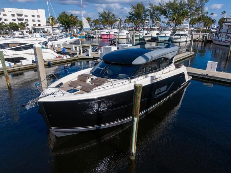 2020 Carver 52 Command Bridge - Yacht Captain Marine Transport